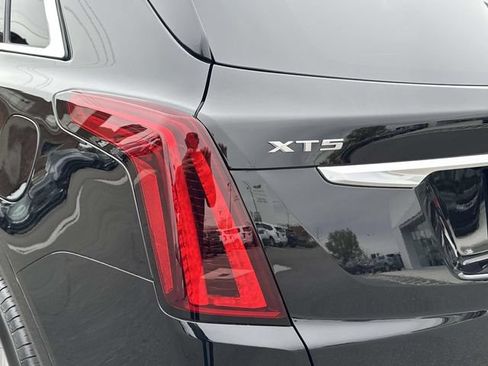 Certified 2025 Cadillac XT5 Luxury w/ LPO, Floor Liner Package FWD image 9