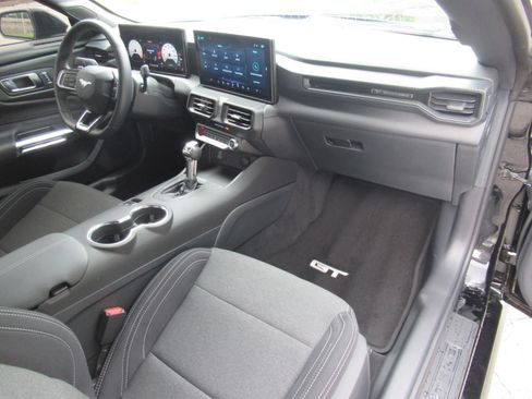 Used 2025 Ford Mustang GT RWD image 12