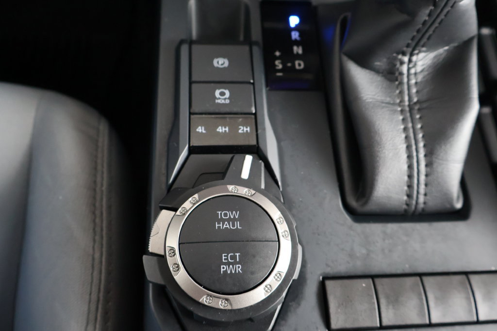 Certified 2025 Toyota Tacoma SR5 AWD/4WD image 38