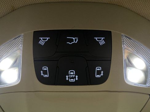 Used 2022 Chrysler Voyager LX FWD image 42