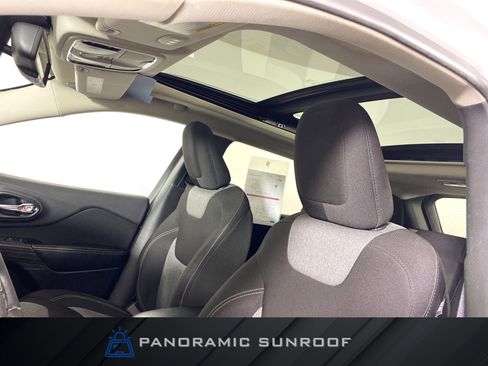 Used 2014 Jeep Cherokee Latitude w/ Comfort/Convenience Group image 2