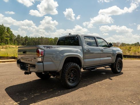 Used 2020 Toyota Tacoma TRD Sport w/ Technology Package RWD image 6