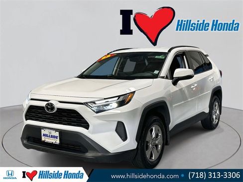 Used 2022 Toyota RAV4 XLE image 1