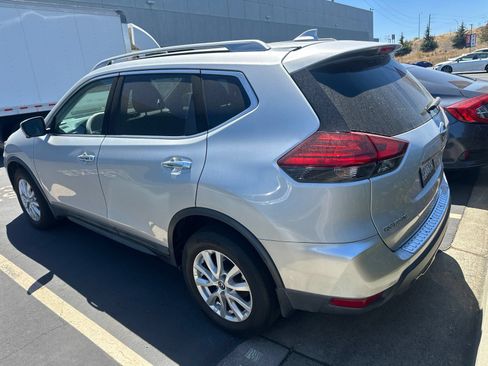 Used 2017 Nissan Rogue SV w/ SV Premium Package AWD/4WD image 3