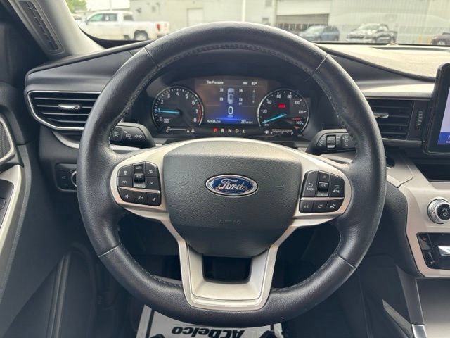 Used 2023 Ford Explorer XLT w/ Equipment Group 202A AWD/4WD image 10