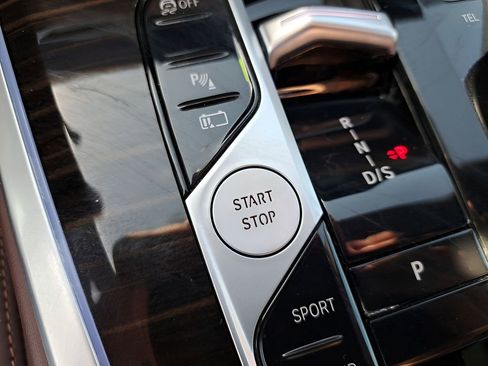 Used 2025 BMW X5 xDrive50e image 30