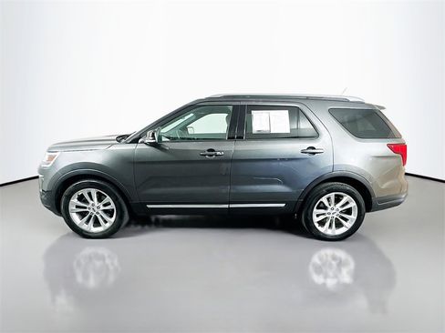 Used 2018 Ford Explorer XLT w/ Equipment Group 202A image 4