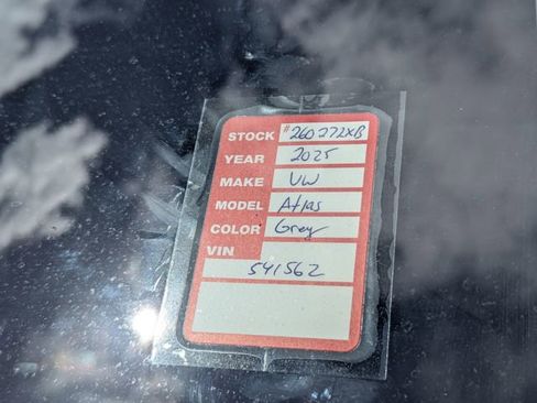 Used 2025 Volkswagen Atlas SEL Premium R-Line image 3