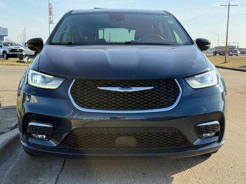 Used 2024 Chrysler Pacifica Touring-L FWD image 9