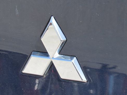 Used 2023 Mitsubishi Outlander SE image 13