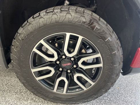 Used 2025 GMC Sierra 1500 AT4 w/ AT4 Premium Package image 9