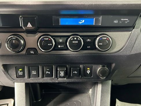 Used 2021 Toyota Tacoma TRD Sport w/ Technology Package image 19