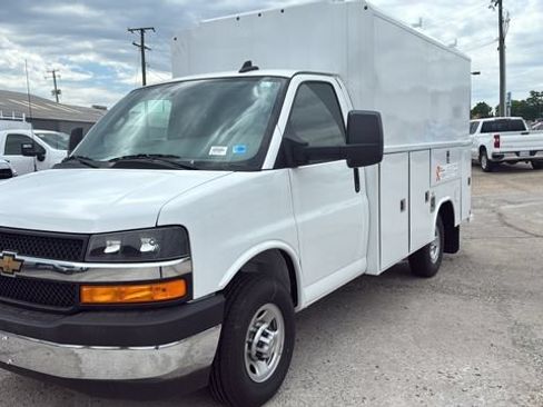 New 2025 Chevrolet Express 3500 w/ Power Convenience Package RWD image 4