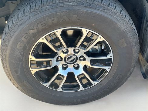 Used 2024 Nissan Titan SV w/ SV Convenience Package image 29