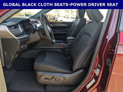 New 2025 Jeep Grand Cherokee Laredo image 3