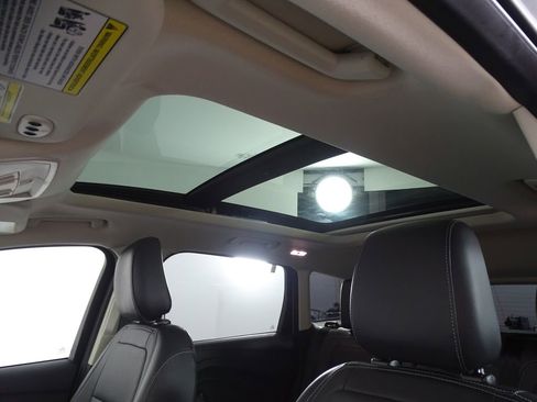 Used 2018 Ford Escape Titanium image 11