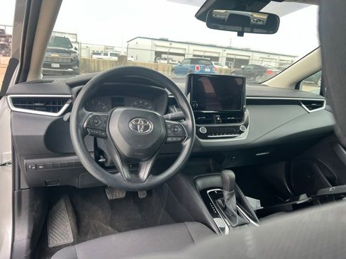 Used 2025 Toyota Corolla LE FWD image 32