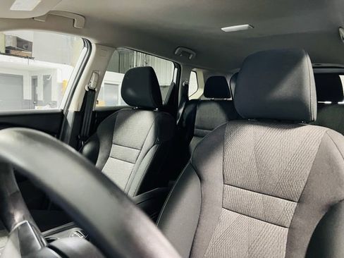 Used 2024 Nissan Rogue SV image 3