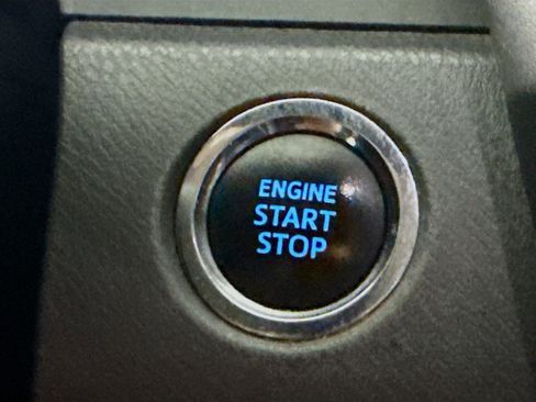 Used 2020 Toyota Camry XLE FWD image 21