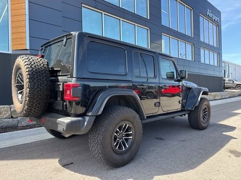 Used 2024 Jeep Wrangler Unlimited Rubicon AWD/4WD image 3