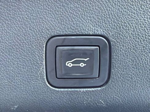 Used 2021 GMC Yukon SLT RWD image 19
