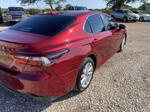 Used 2021 Toyota Camry LE image 6