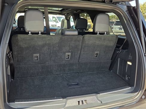Used 2024 Lincoln Navigator Reserve AWD/4WD image 12