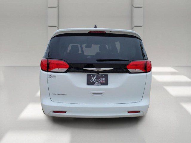 Used 2023 Chrysler Voyager LX FWD image 5