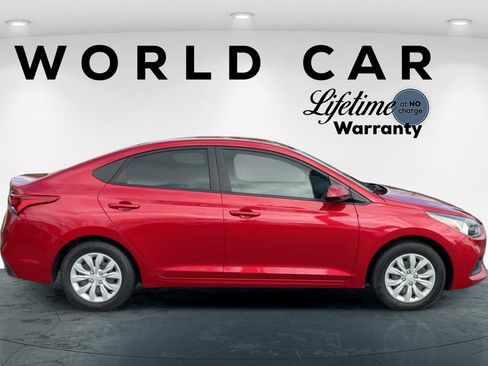 Used 2020 Hyundai Accent SE image 2