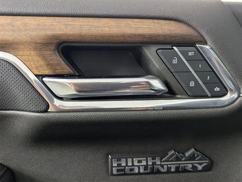 Used 2022 Chevrolet Silverado 1500 High Country image 14