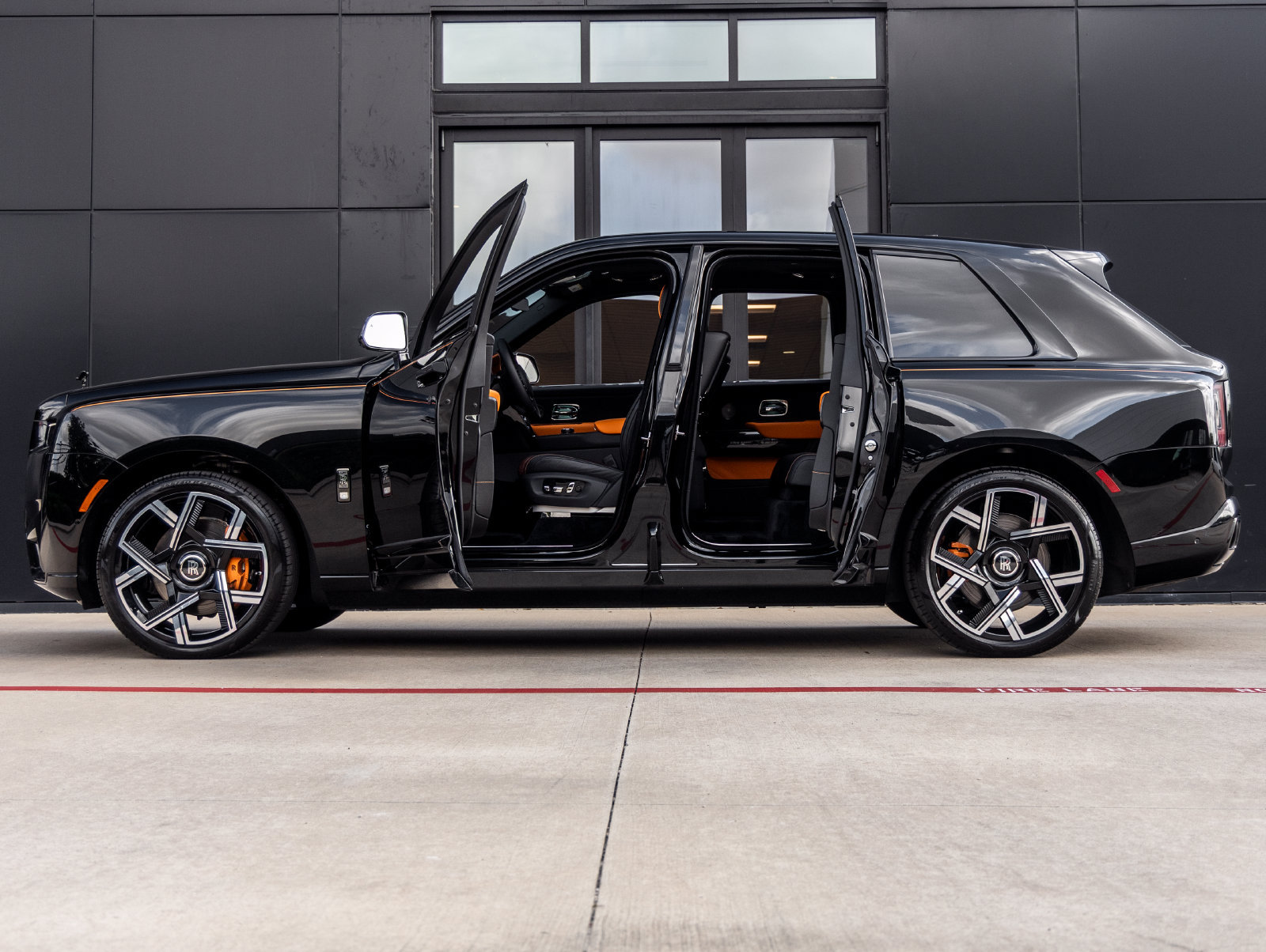 Used 2026 Rolls-Royce Cullinan Black Badge AWD/4WD image 11