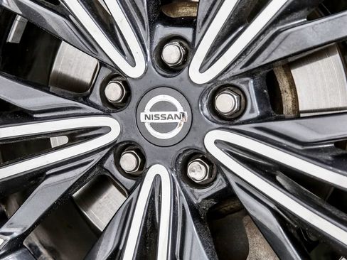 Used 2017 Nissan Maxima Platinum w/ Medallion Package FWD image 38