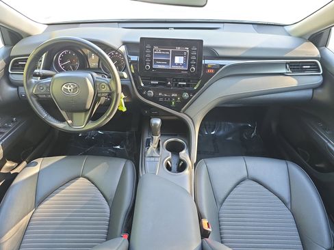 Used 2024 Toyota Camry SE image 9