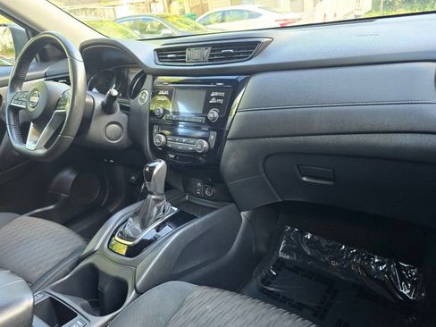 Used 2017 Nissan Rogue SV w/ Midnight Edition Package AWD/4WD image 13