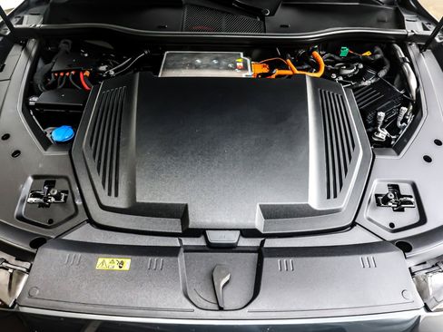 Used 2024 Audi Q8 e-tron Premium Plus image 12