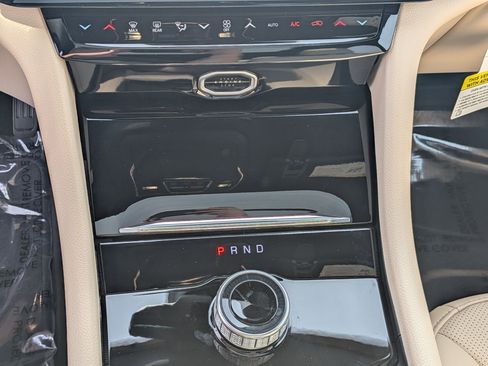 New 2026 Jeep Grand Cherokee Limited w/ Luxury Tech Group II RWD image 22