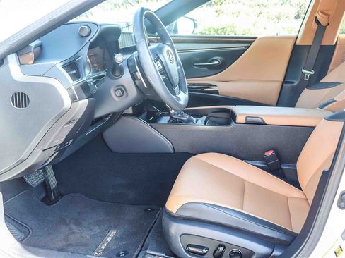Used 2024 Lexus ES 300h w/ Premium Package FWD image 22