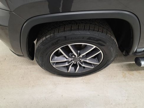 Used 2021 Jeep Grand Cherokee Limited w/ Trailer Tow Group IV image 2