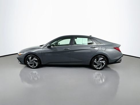 Used 2025 Hyundai Elantra SEL FWD image 5