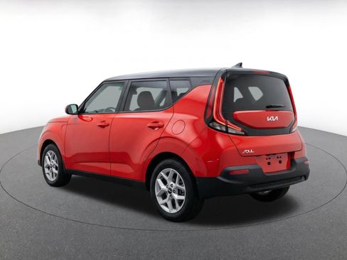 Used 2025 Kia Soul LX w/ LX Technology Package FWD image 7