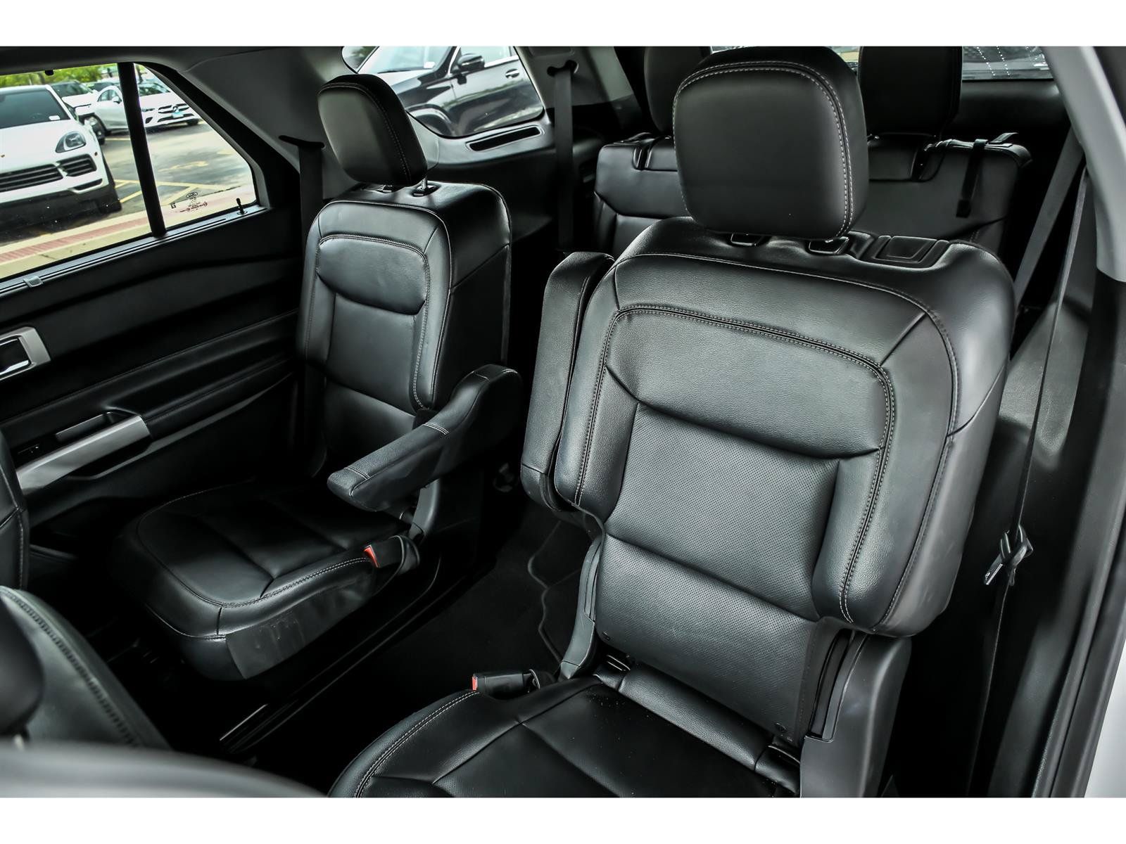 Used 2023 Ford Explorer Limited AWD/4WD image 13