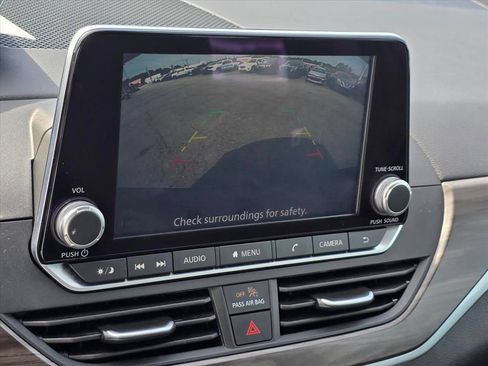 Used 2025 Nissan Altima 2.5 SV FWD image 5