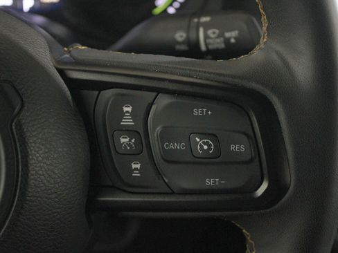 Used 2024 Jeep Wrangler Unlimited AWD/4WD image 8
