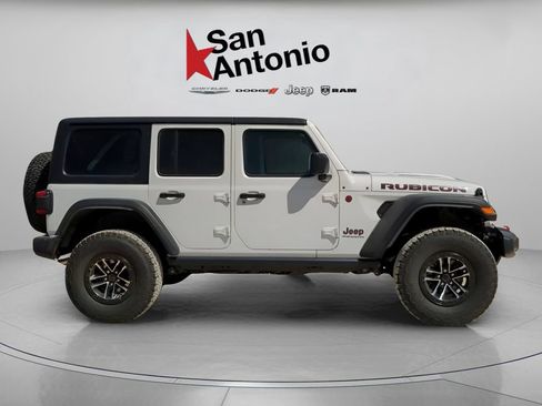 Used 2024 Jeep Wrangler Unlimited Rubicon w/ XTREMEE 35" Tire Package AWD/4WD image 16