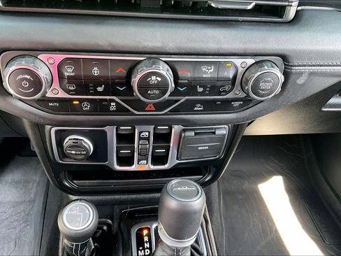 Used 2025 Jeep Gladiator Sport w/ Premium Package AWD/4WD image 32