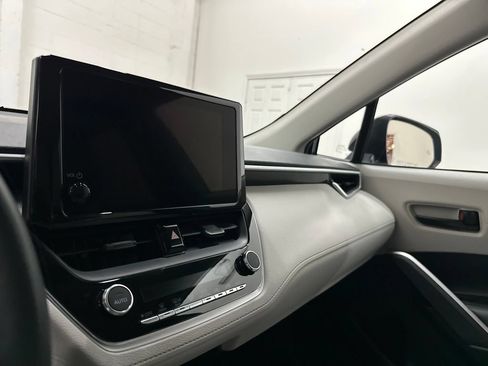 Used 2026 Toyota Corolla Cross LE FWD image 31