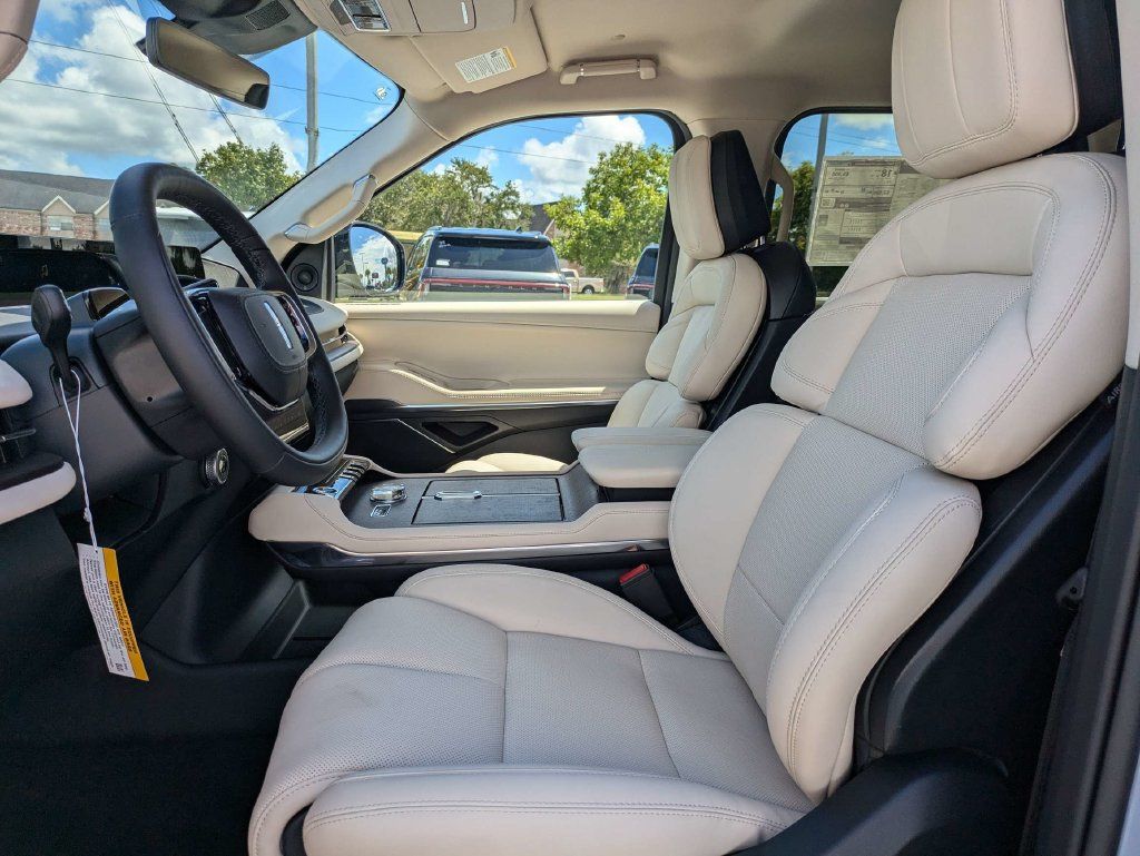 New 2027 Lincoln Navigator Premiere RWD image 21
