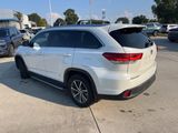 Used 2019 Toyota Highlander XLE image 4