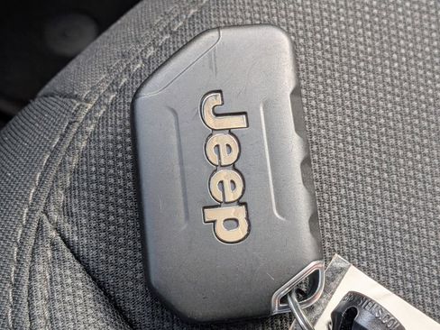 Used 2022 Jeep Wrangler Unlimited Sport image 30