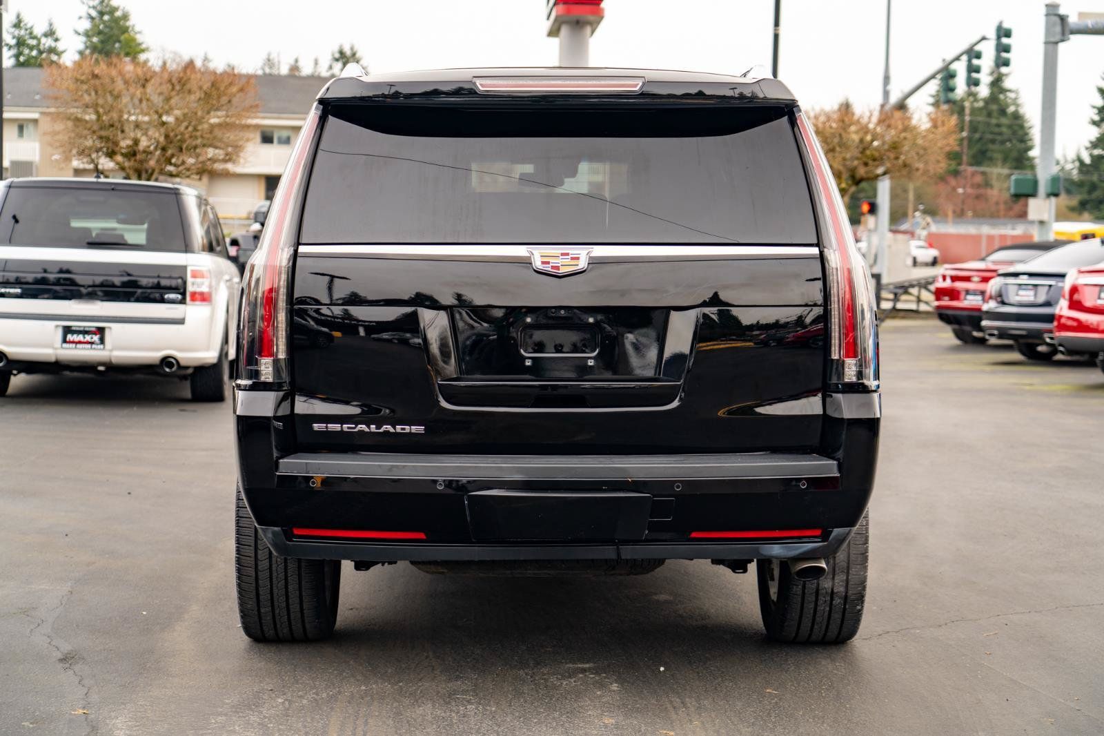 Used 2017 Cadillac Escalade Platinum AWD/4WD image 11